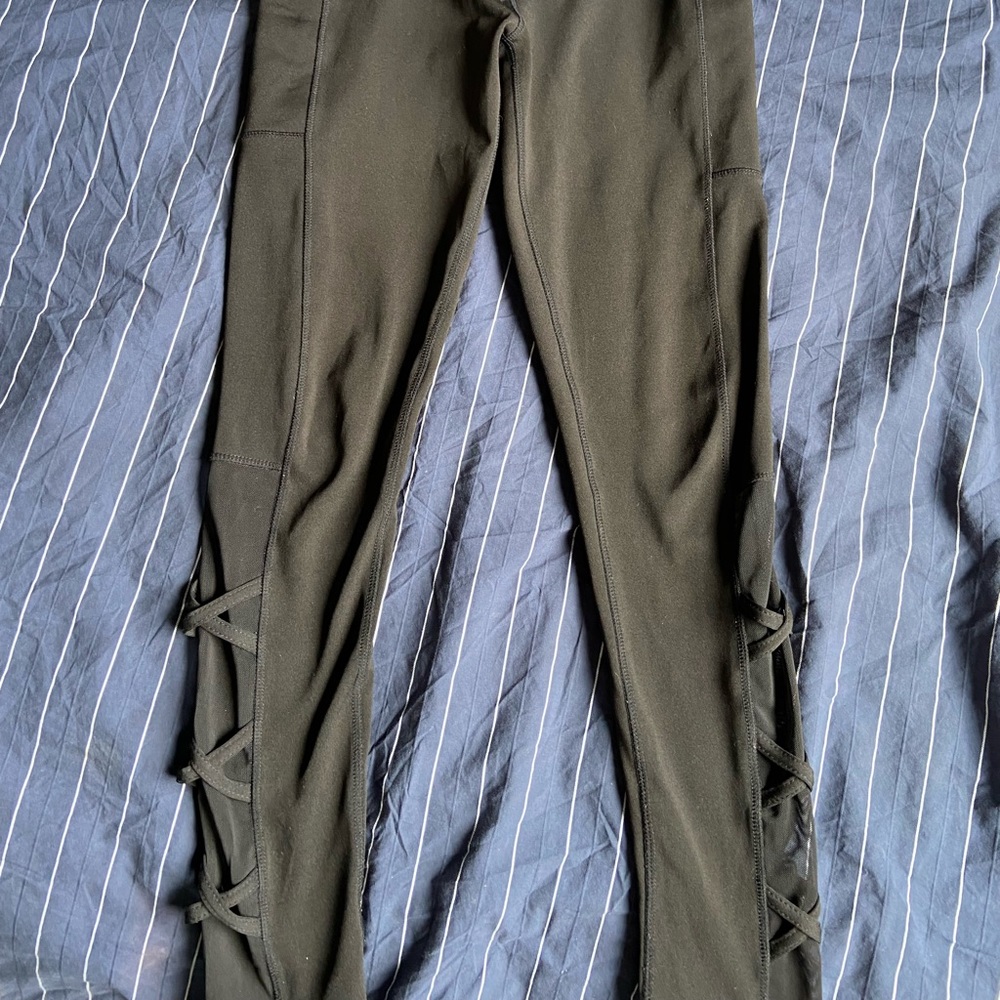 Black high-waisted POP Fit Leggings